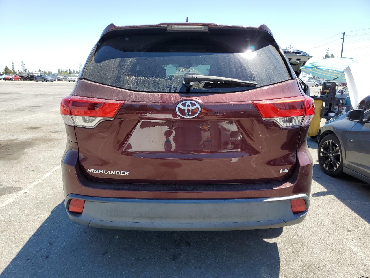 5TDZZRFH0JS275641 2018 Toyota Highlander Le