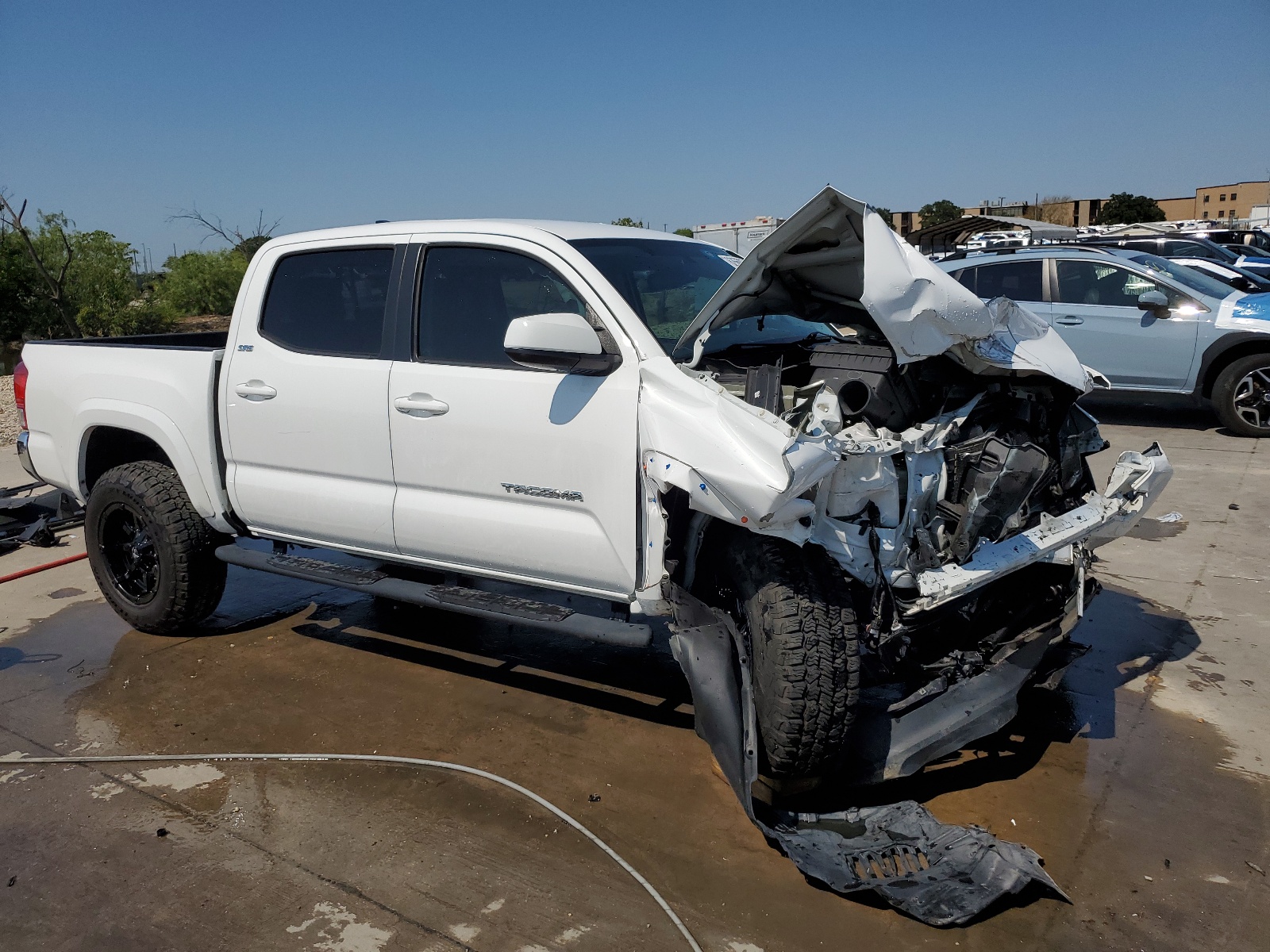 2017 Toyota Tacoma Double Cab vin: 5TFAZ5CN0HX031122