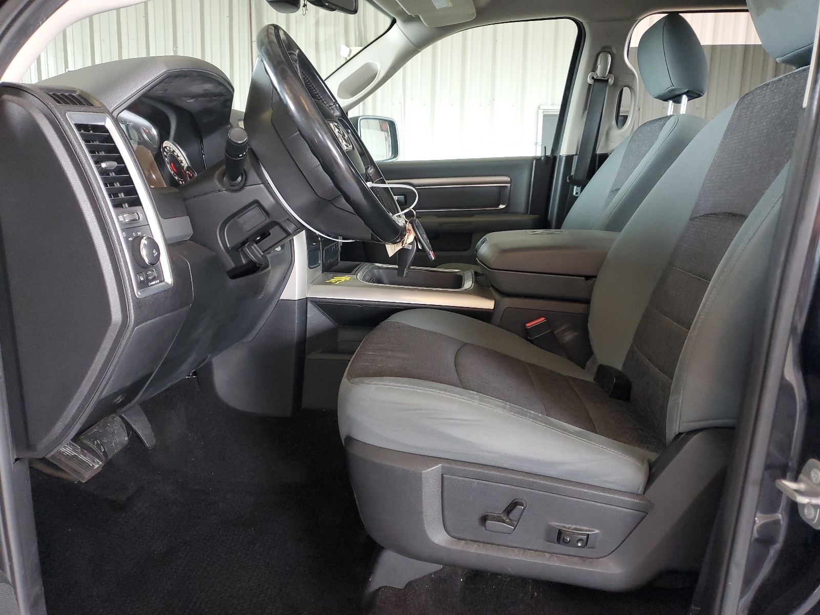 1C6RR6LT8HS845031 2017 Ram 1500 Slt