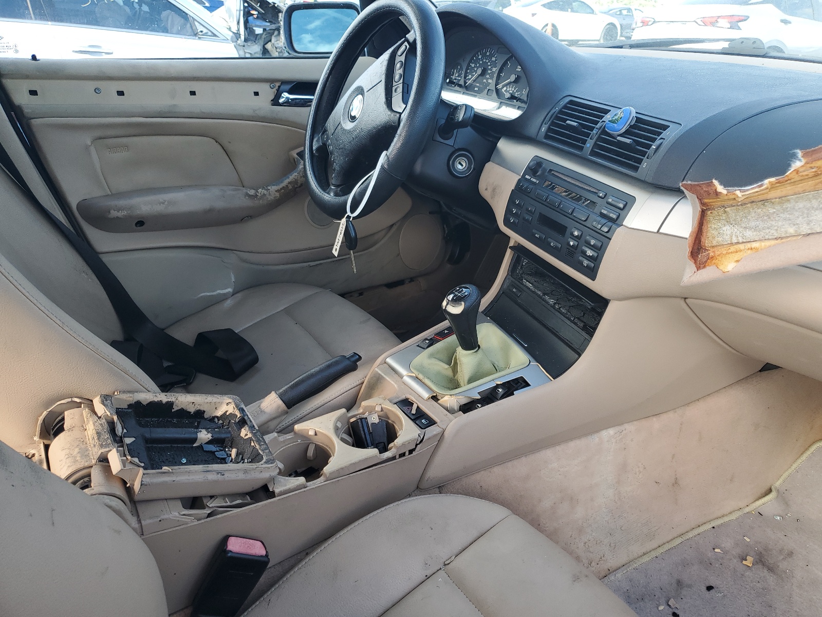 WBAEV33434KL61852 2004 BMW 325 I