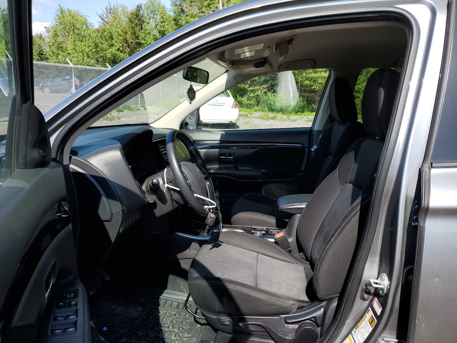 JA4AZ2A31LZ612278 2020 Mitsubishi Outlander Es