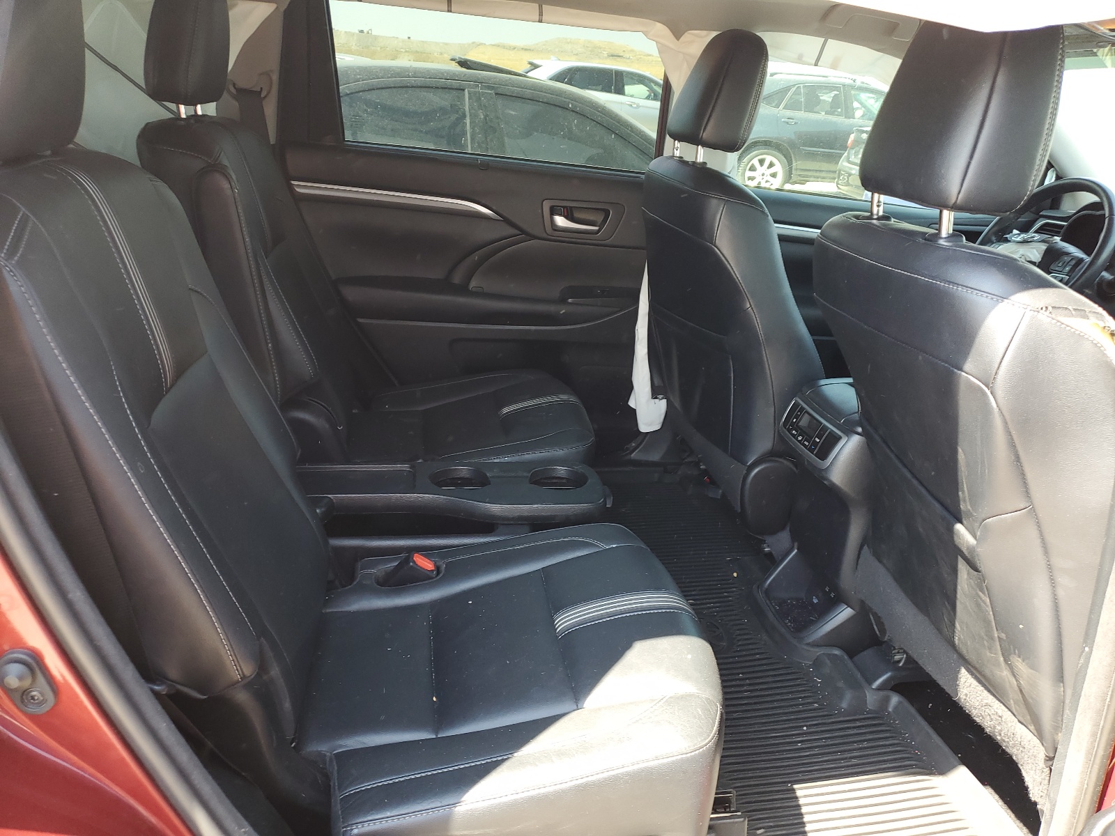 5TDJZRFH1JS550835 2018 Toyota Highlander Se