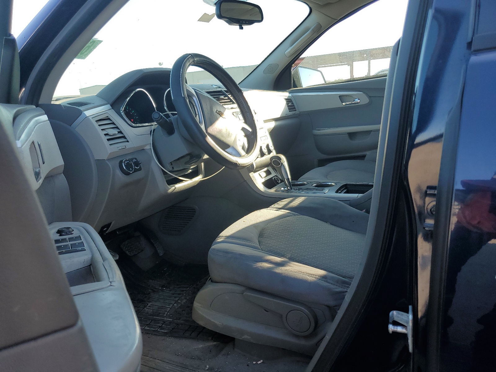 1GNKRFEDXBJ381745 2011 Chevrolet Traverse Ls