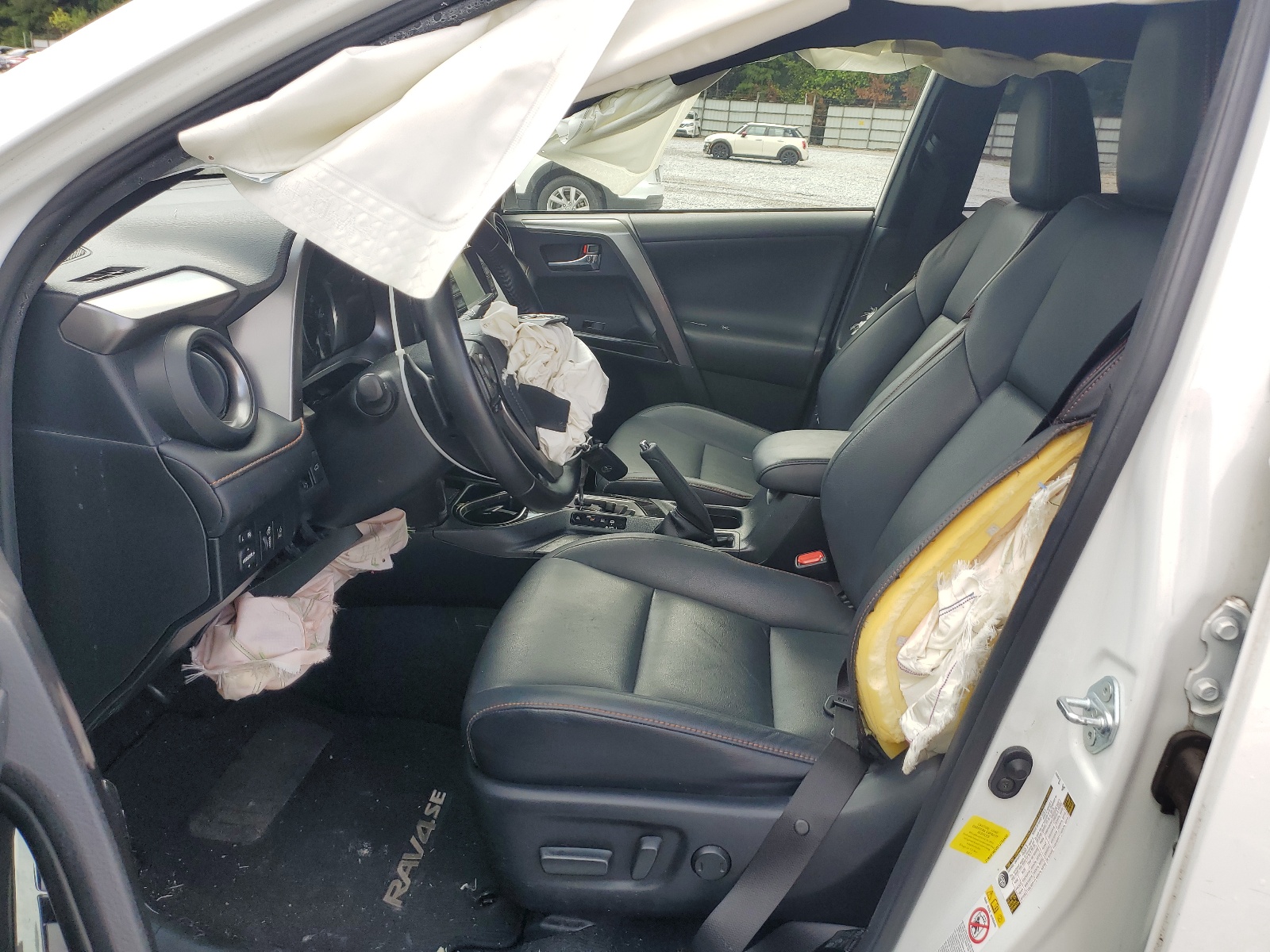 JTMNFREV5HJ702432 2017 Toyota Rav4 Se