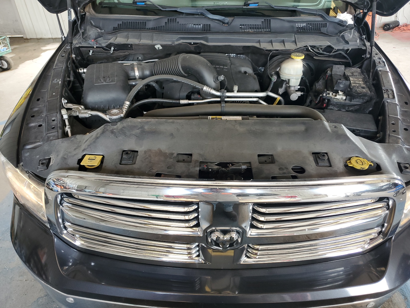 1C6RR6LT8HS845031 2017 Ram 1500 Slt