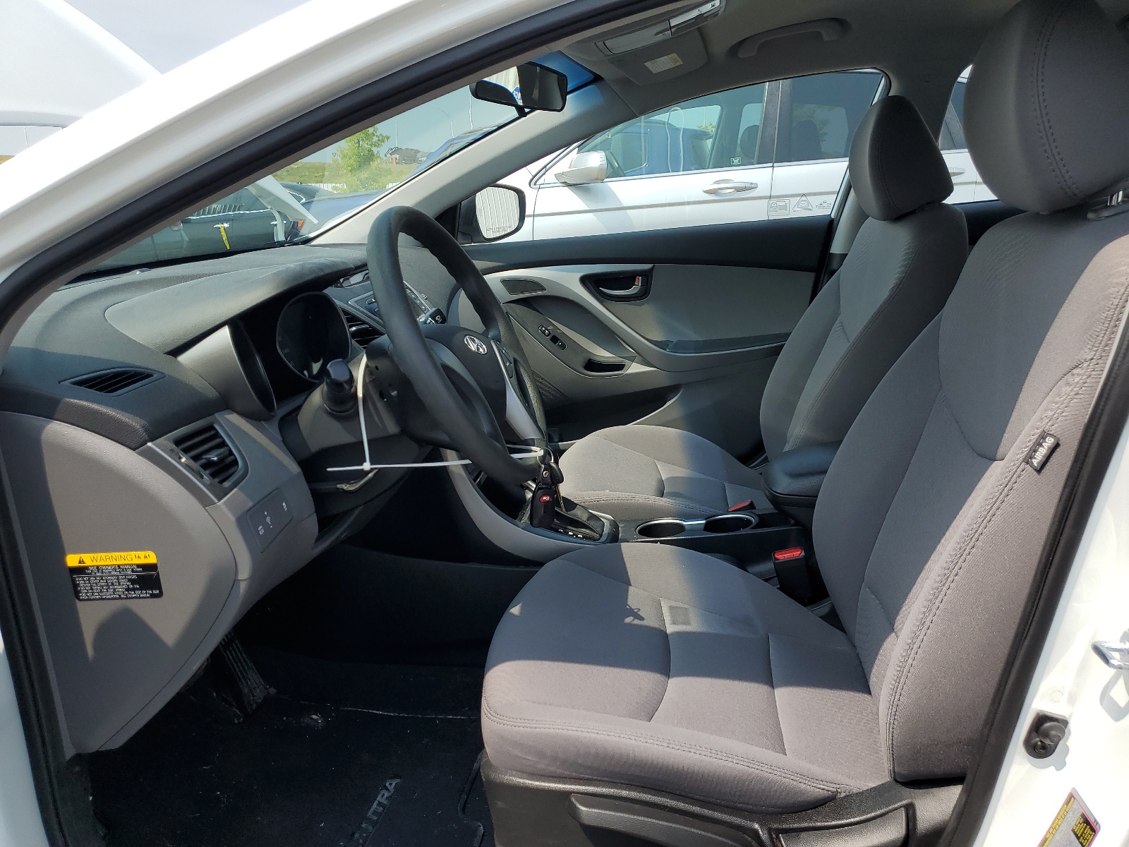 5NPDH4AE2GH685403 2016 Hyundai Elantra Se