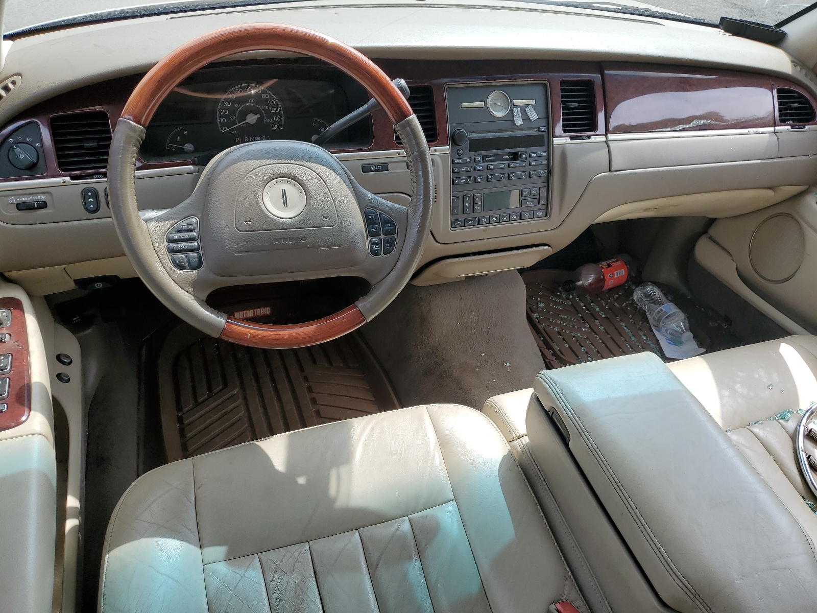 1LNHM82W93Y661258 2003 Lincoln Town Car Signature