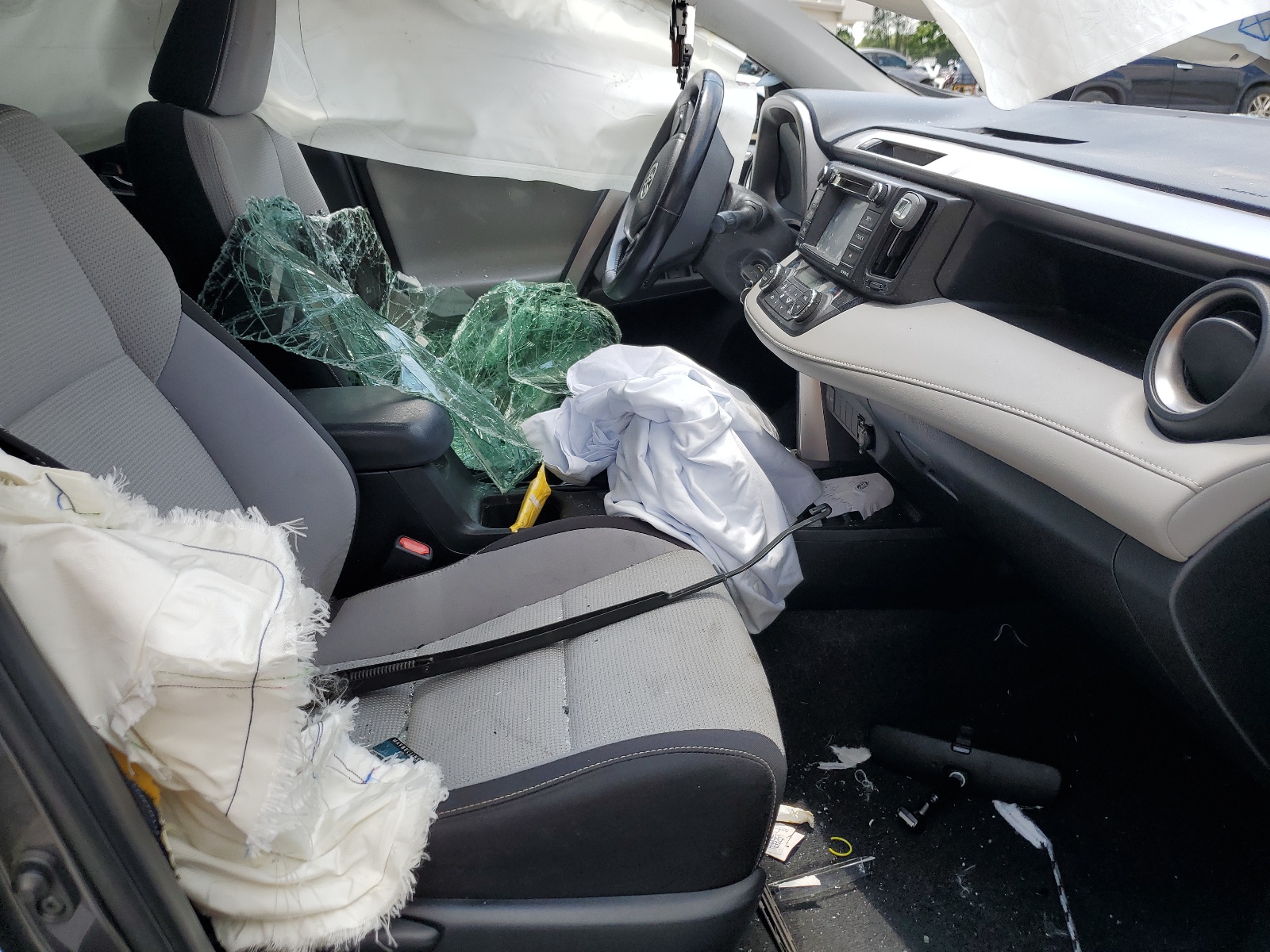 JTMWFREV1HJ118601 2017 Toyota Rav4 Xle