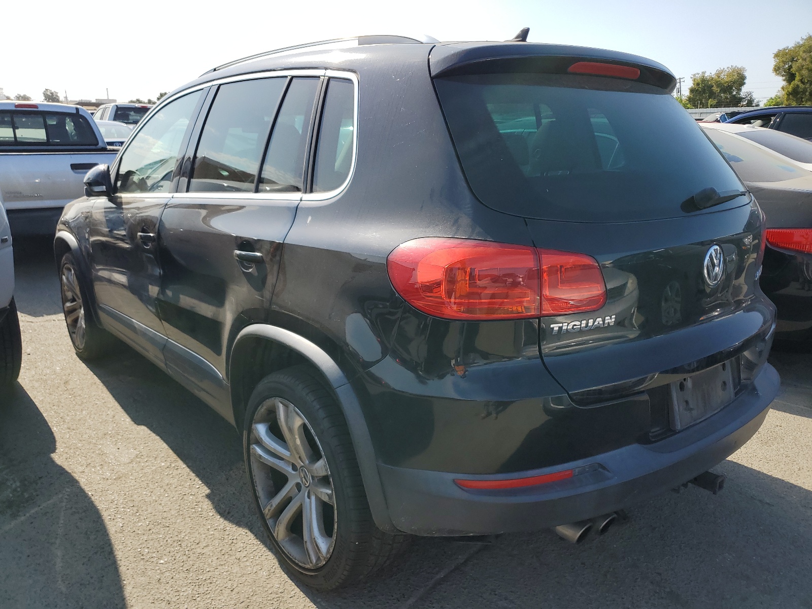 2012 Volkswagen Tiguan S vin: WVGAV7AX0CW555876