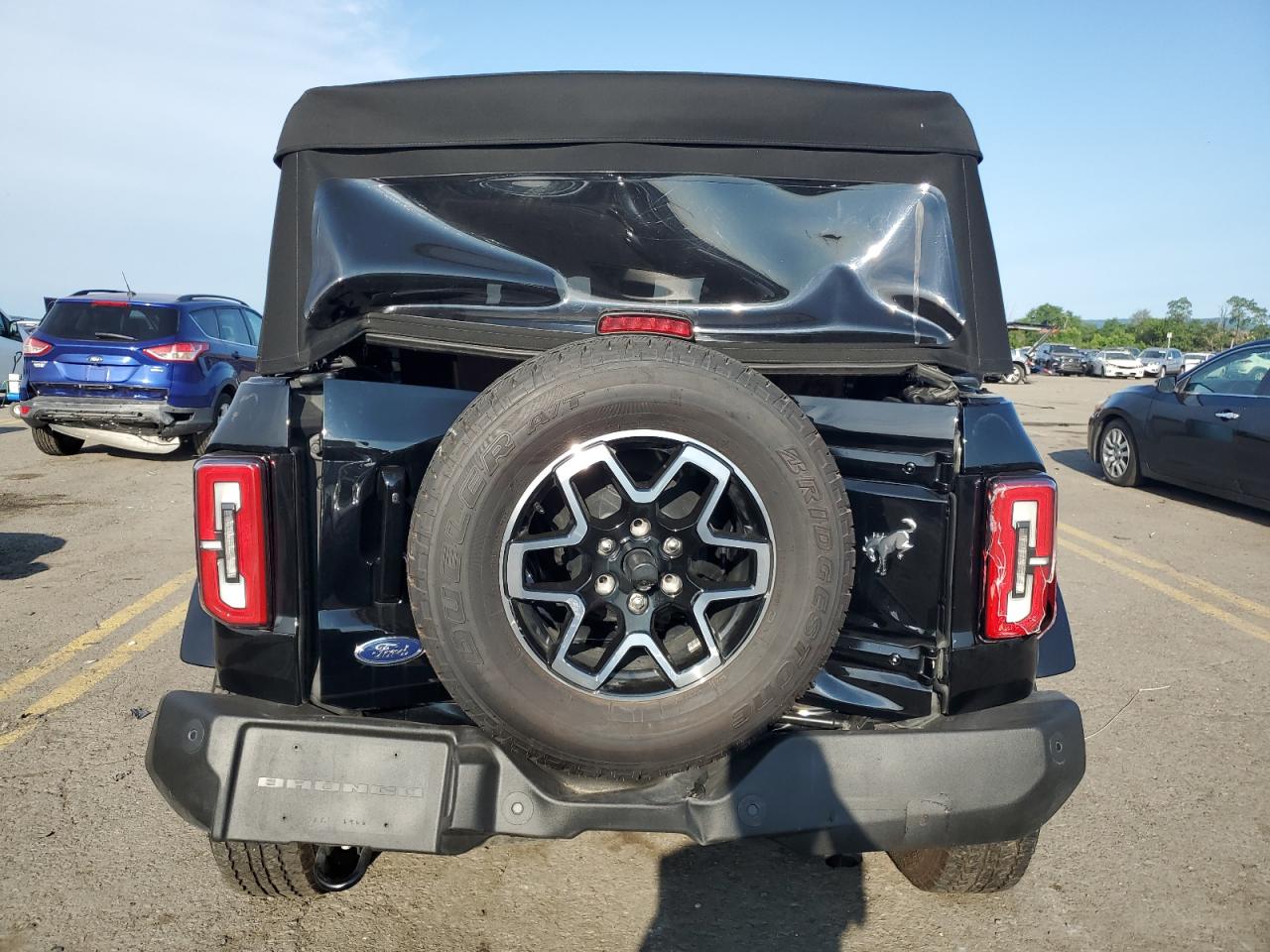 2023 Ford Bronco Base VIN: 1FMDE5BH8PLB30082 Lot: 64949034