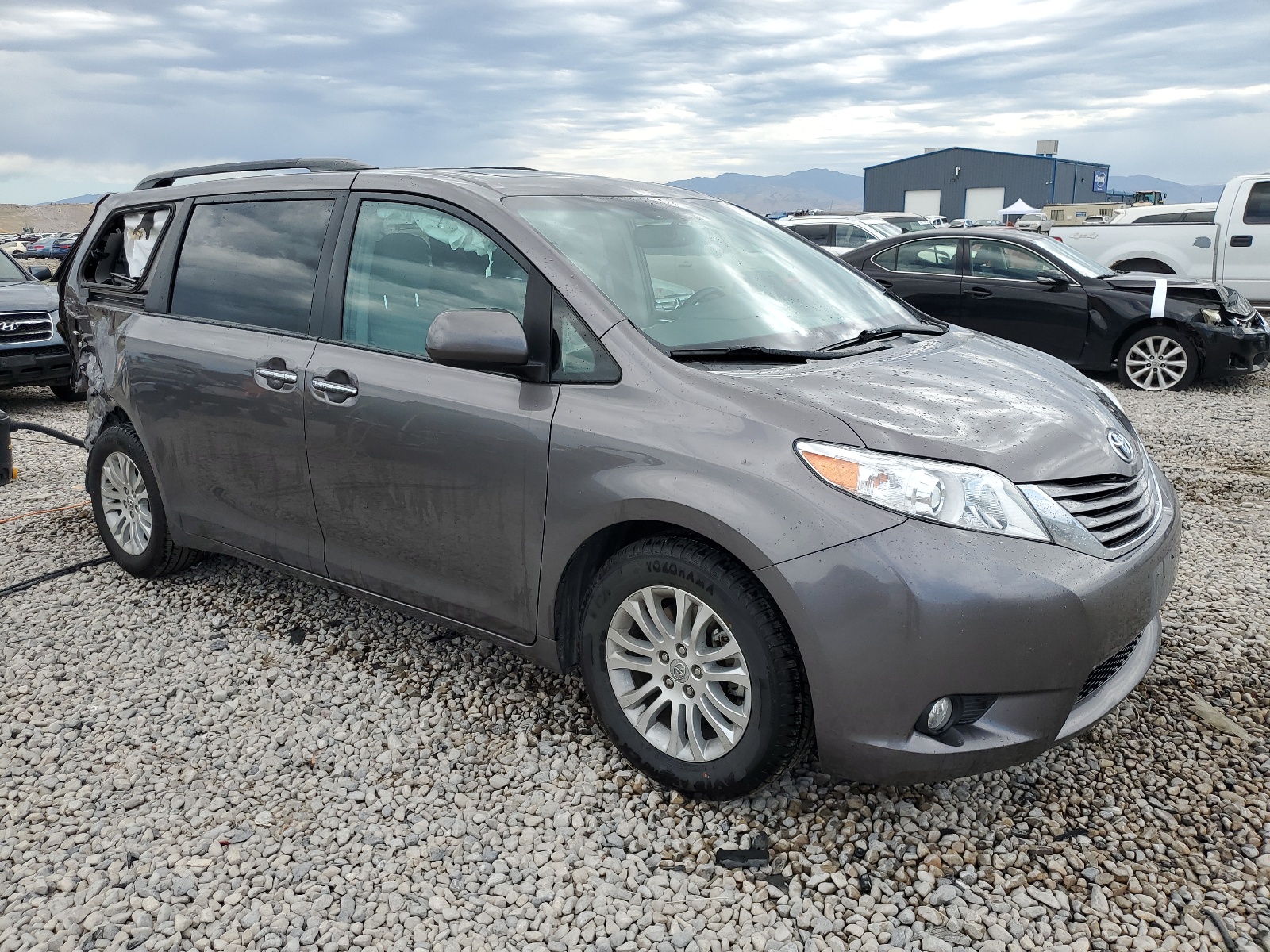 2017 Toyota Sienna Xle vin: 5TDYZ3DC4HS888064