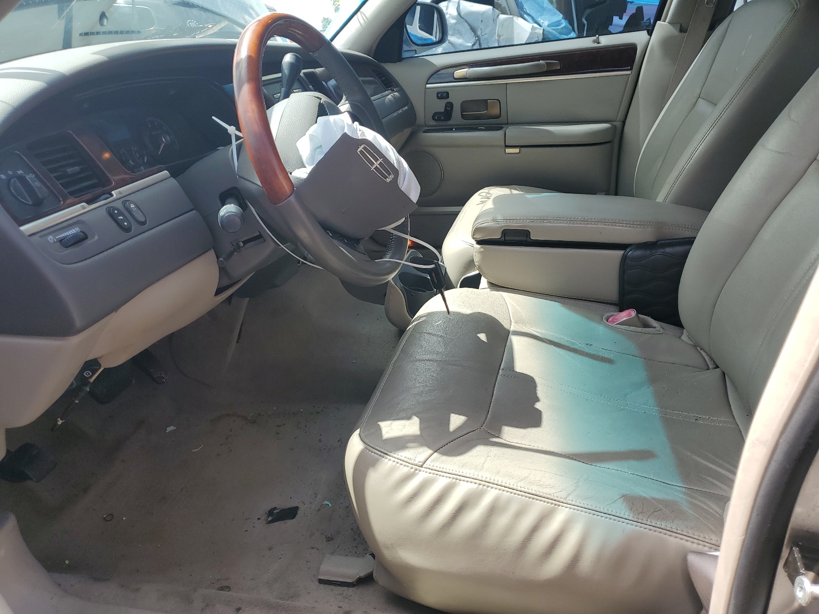 2LNHM82V99X617146 2009 Lincoln Town Car Signature Limited