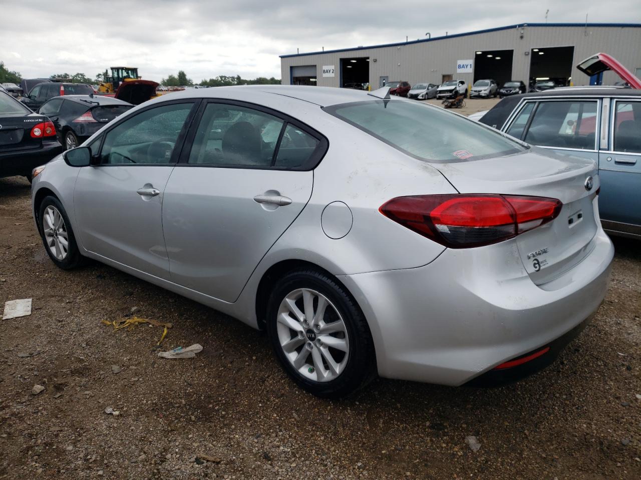 3KPFL4A77HE052698 2017 KIA FORTE - Image 2