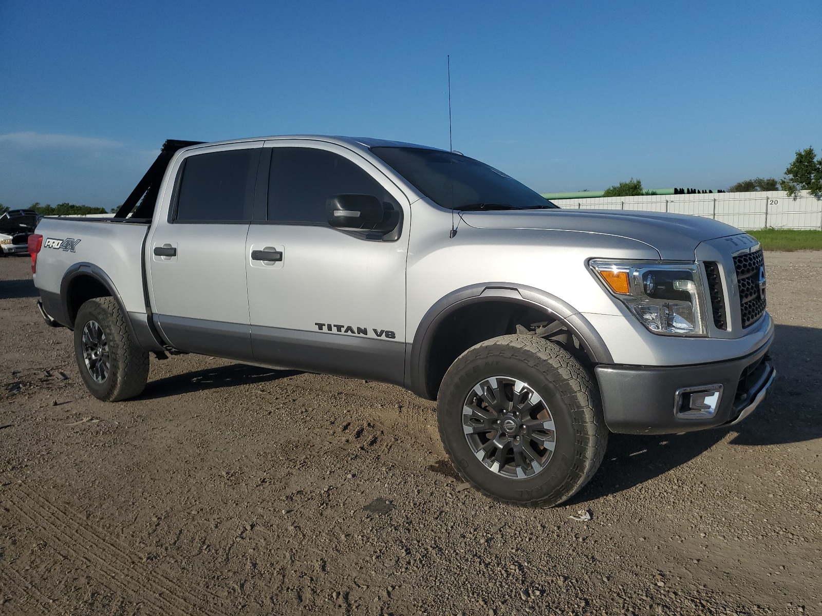 1N6AA1E53KN531885 2019 Nissan Titan Sv