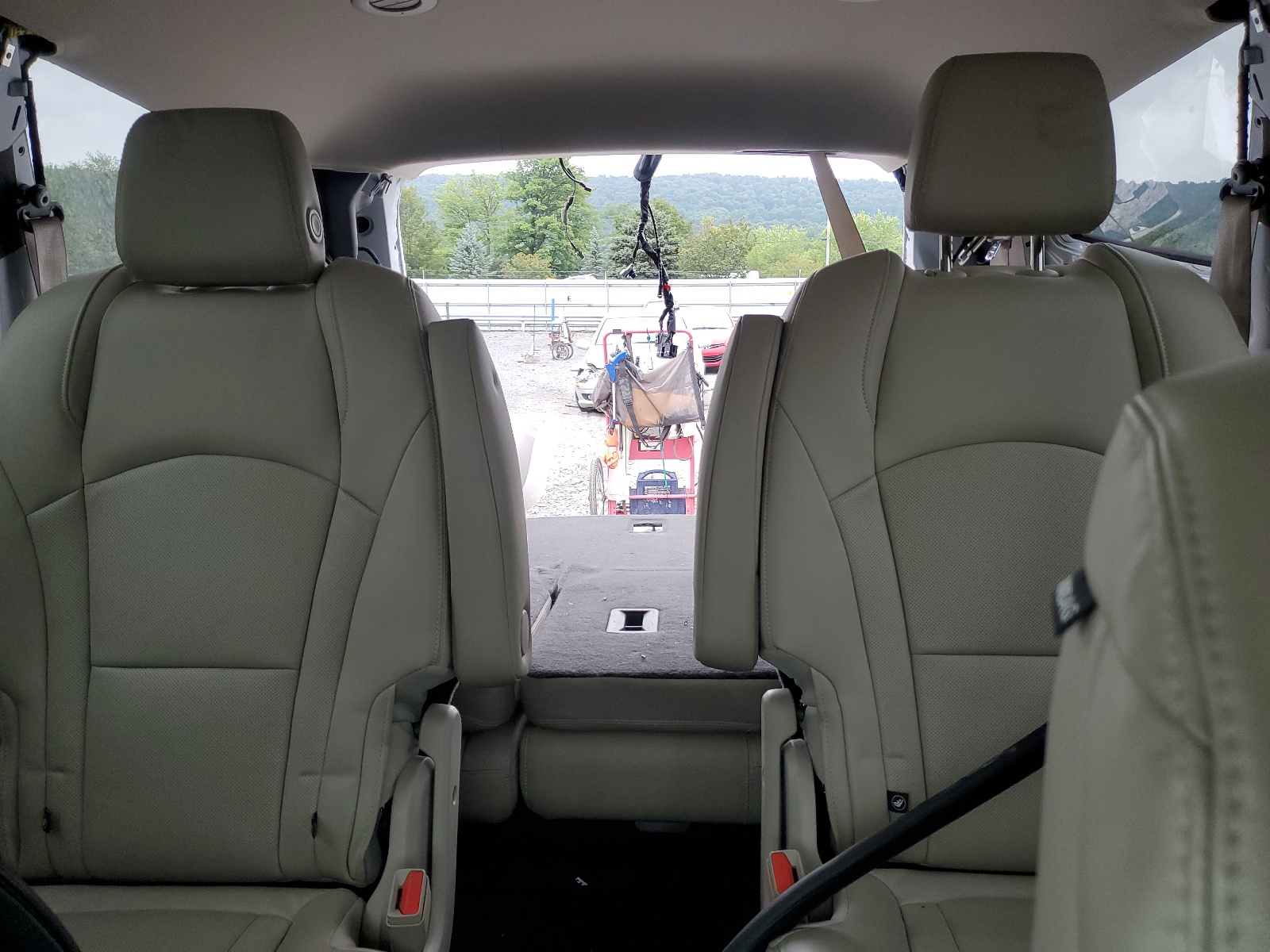 5GAEVBKW1JJ140821 2018 Buick Enclave Premium