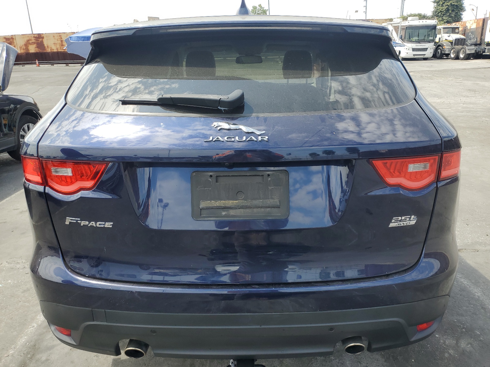 2018 Jaguar F-Pace Premium vin: SADCJ2FX9JA256647