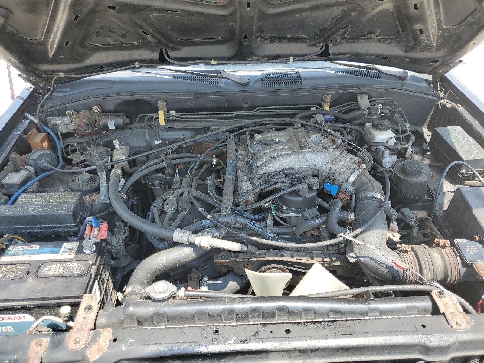 JNRAR05Y9XW046782 1999 Infiniti Qx4