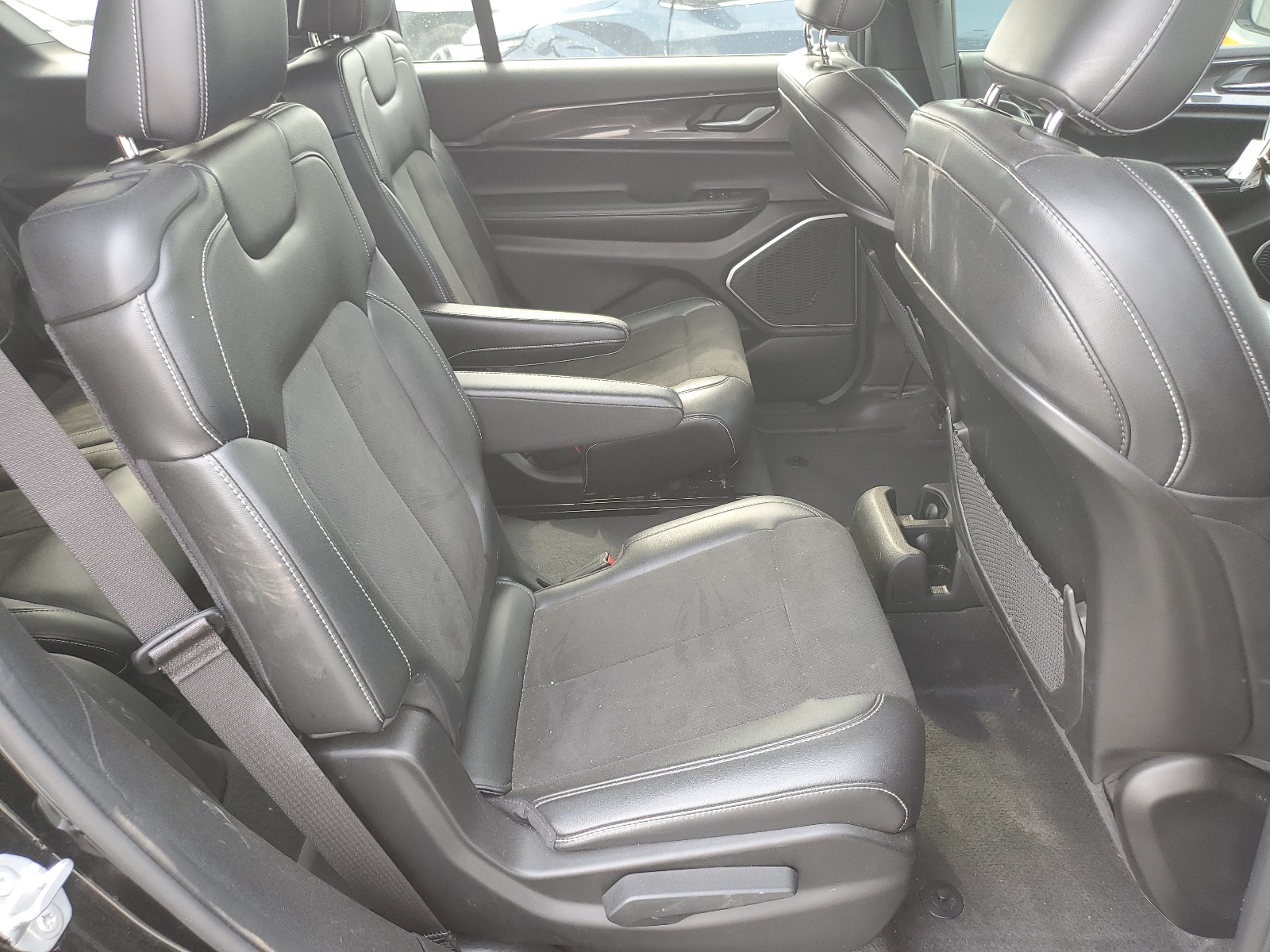 1C4RJKAG6M8165408 2021 Jeep Grand Cherokee L Laredo