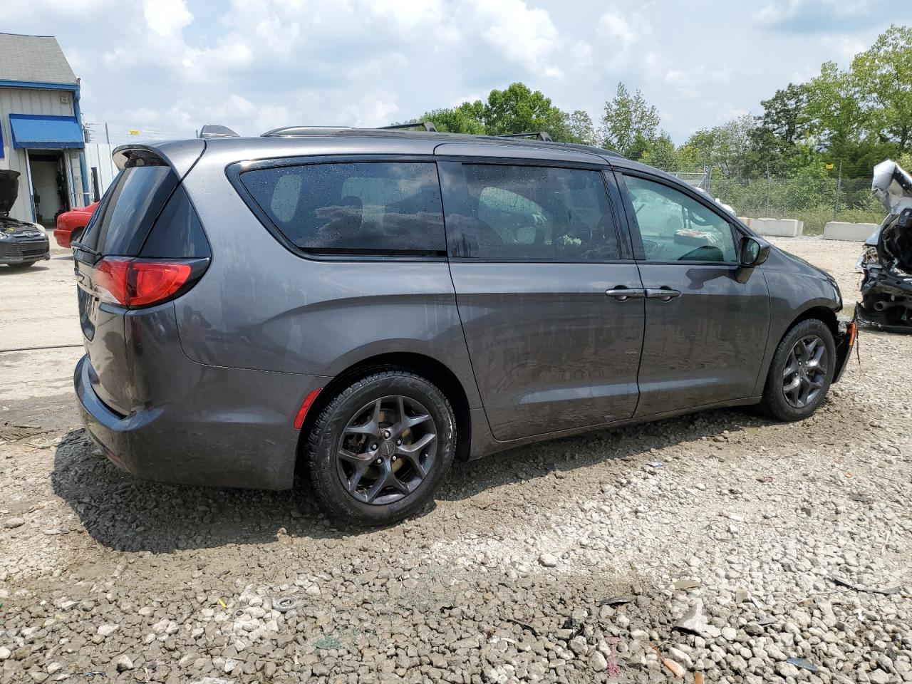 VIN 2C4RC1FG1JR306169 2018 CHRYSLER PACIFICA no.3