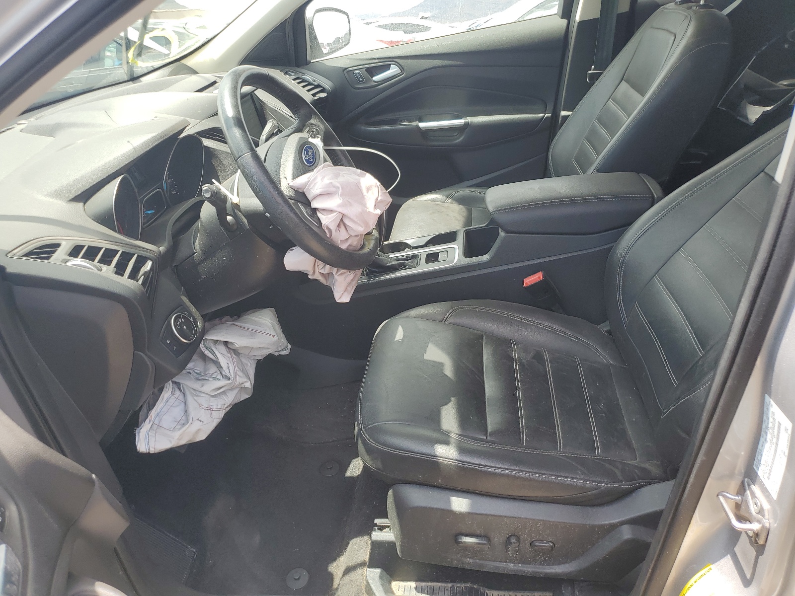 1FMCU0J96HUC02226 2017 Ford Escape Titanium