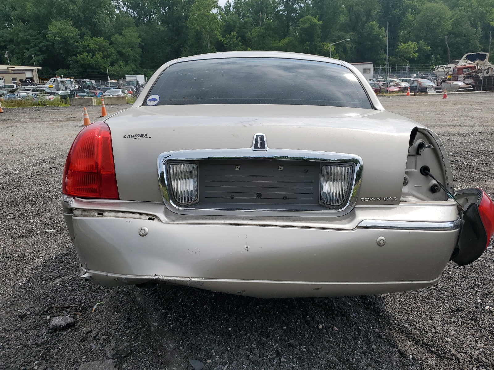 1LNHM82W93Y661258 2003 Lincoln Town Car Signature