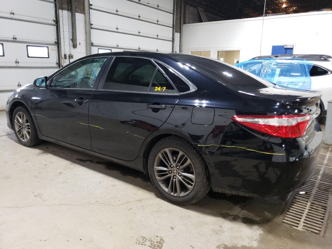 4T1BF1FK7GU170697 2016 TOYOTA CAMRY - Image 2