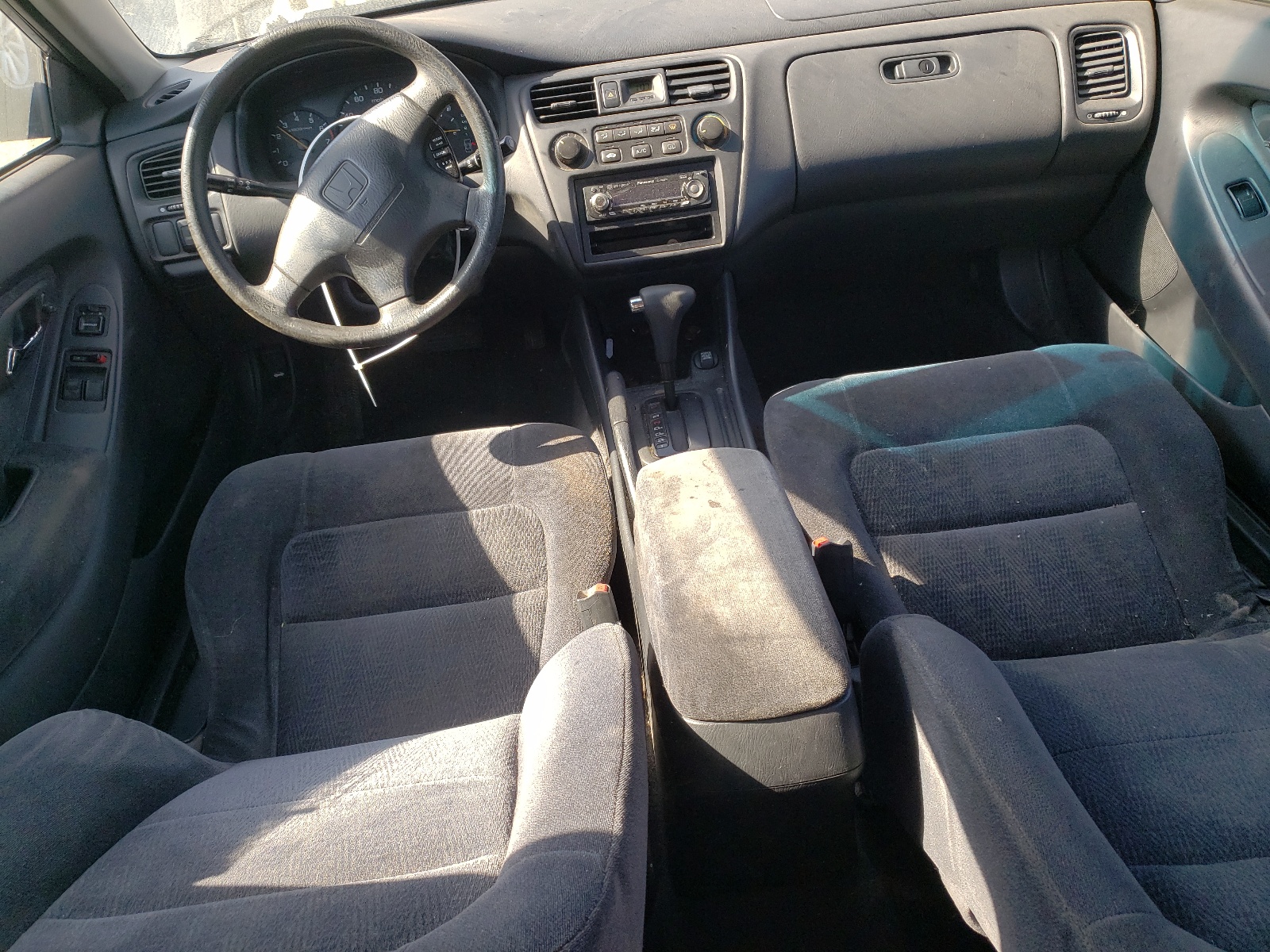 1HGCG2240YA036587 2000 Honda Accord Lx