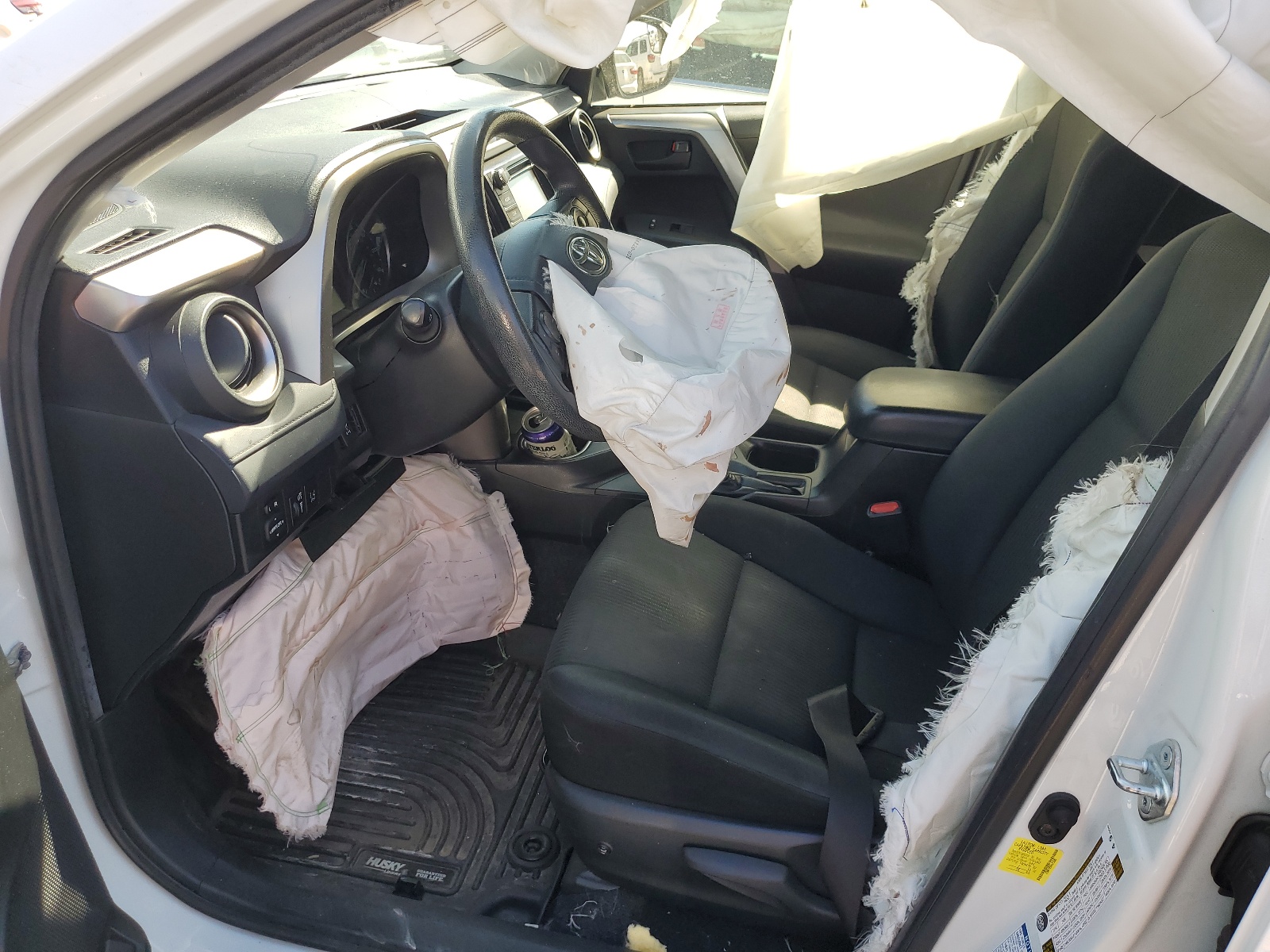 JTMBFREV9HJ133202 2017 Toyota Rav4 Le