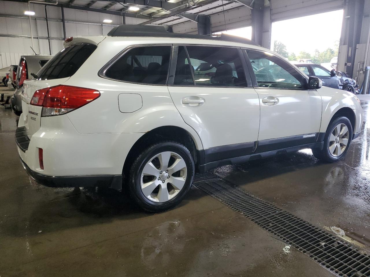 2011 Subaru Outback - Image 3