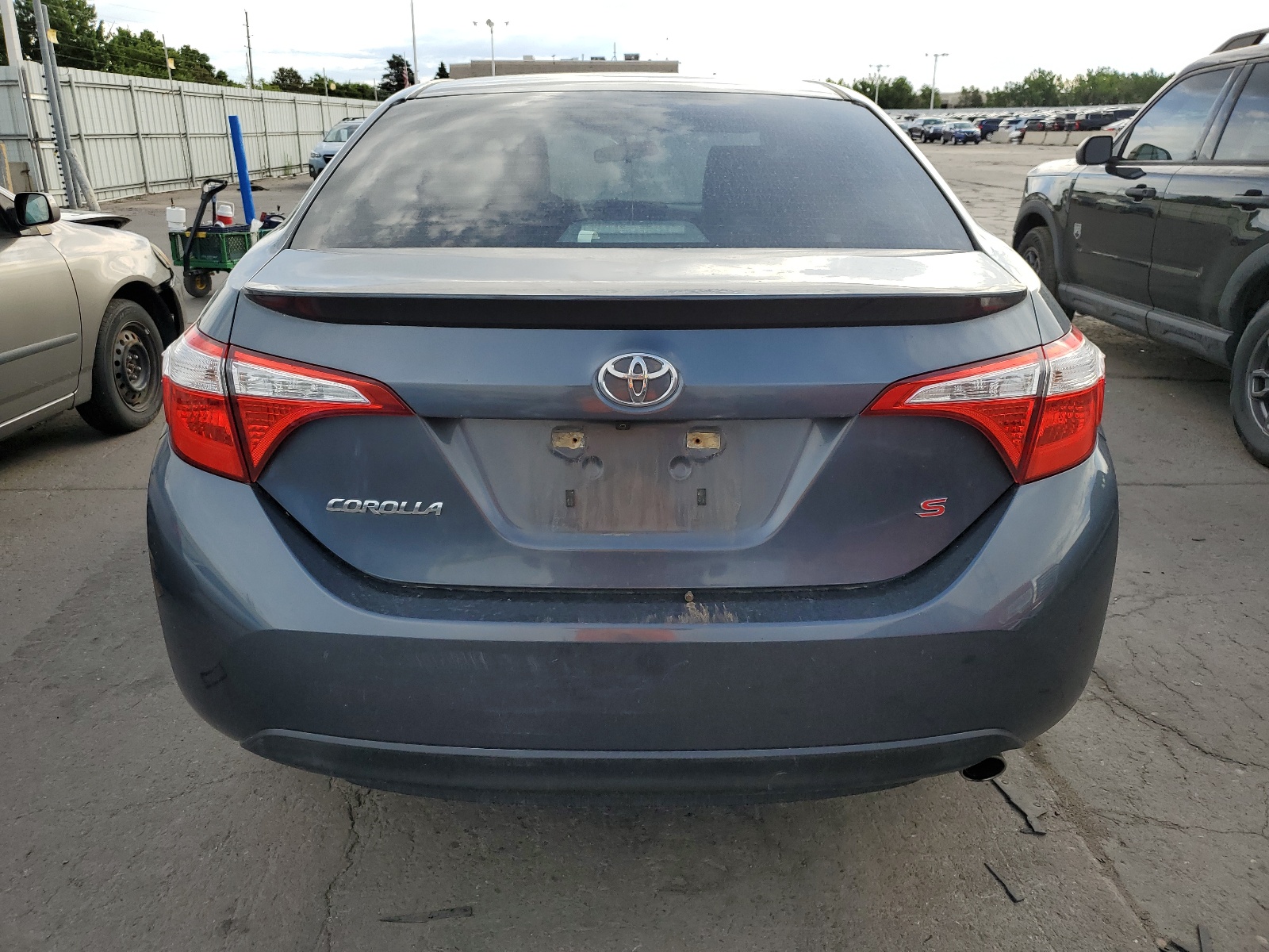 2015 Toyota Corolla L vin: 5YFBURHE1FP226774