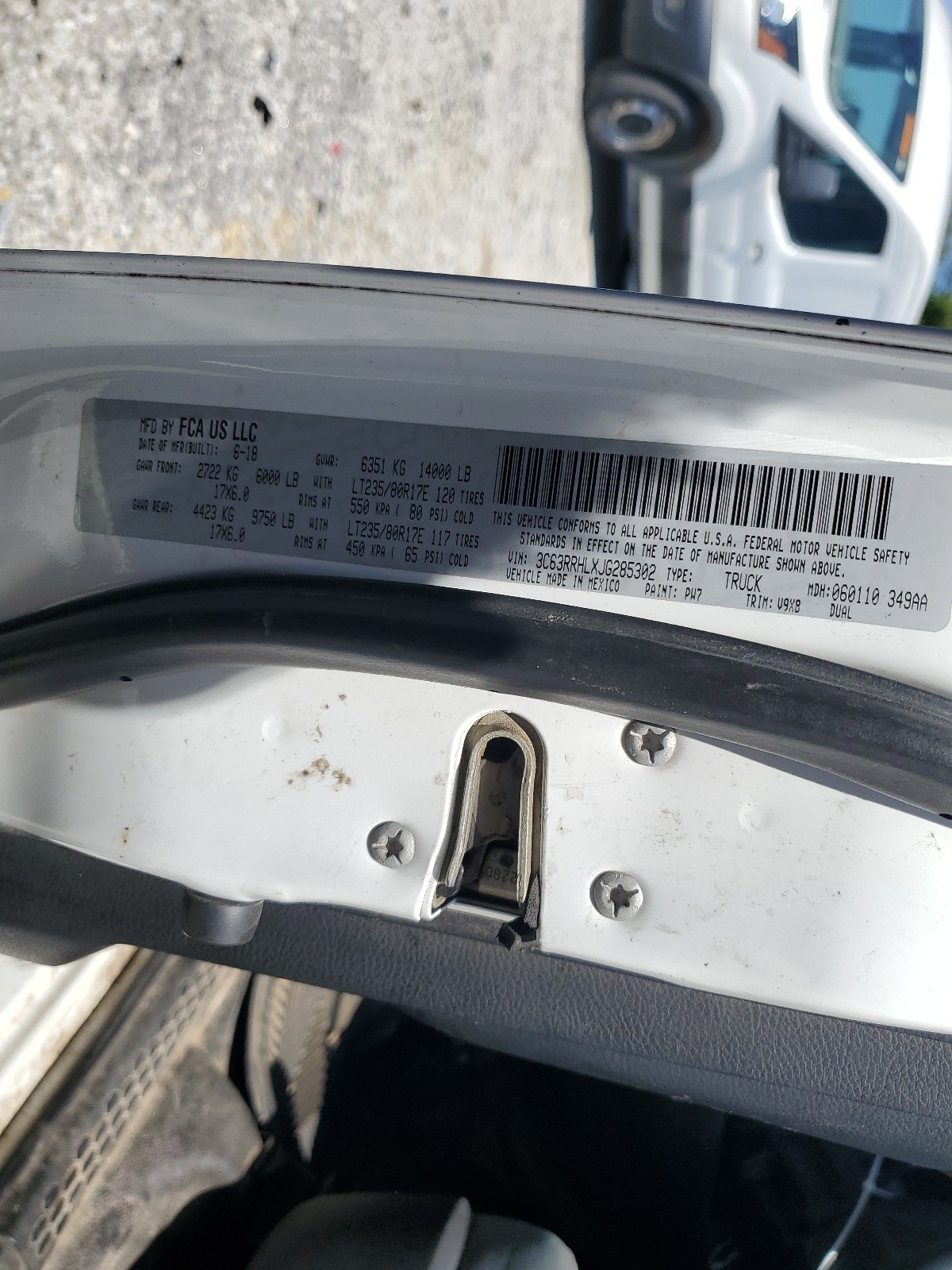 3C63RRHLXJG285302 2018 Ram 3500 Slt