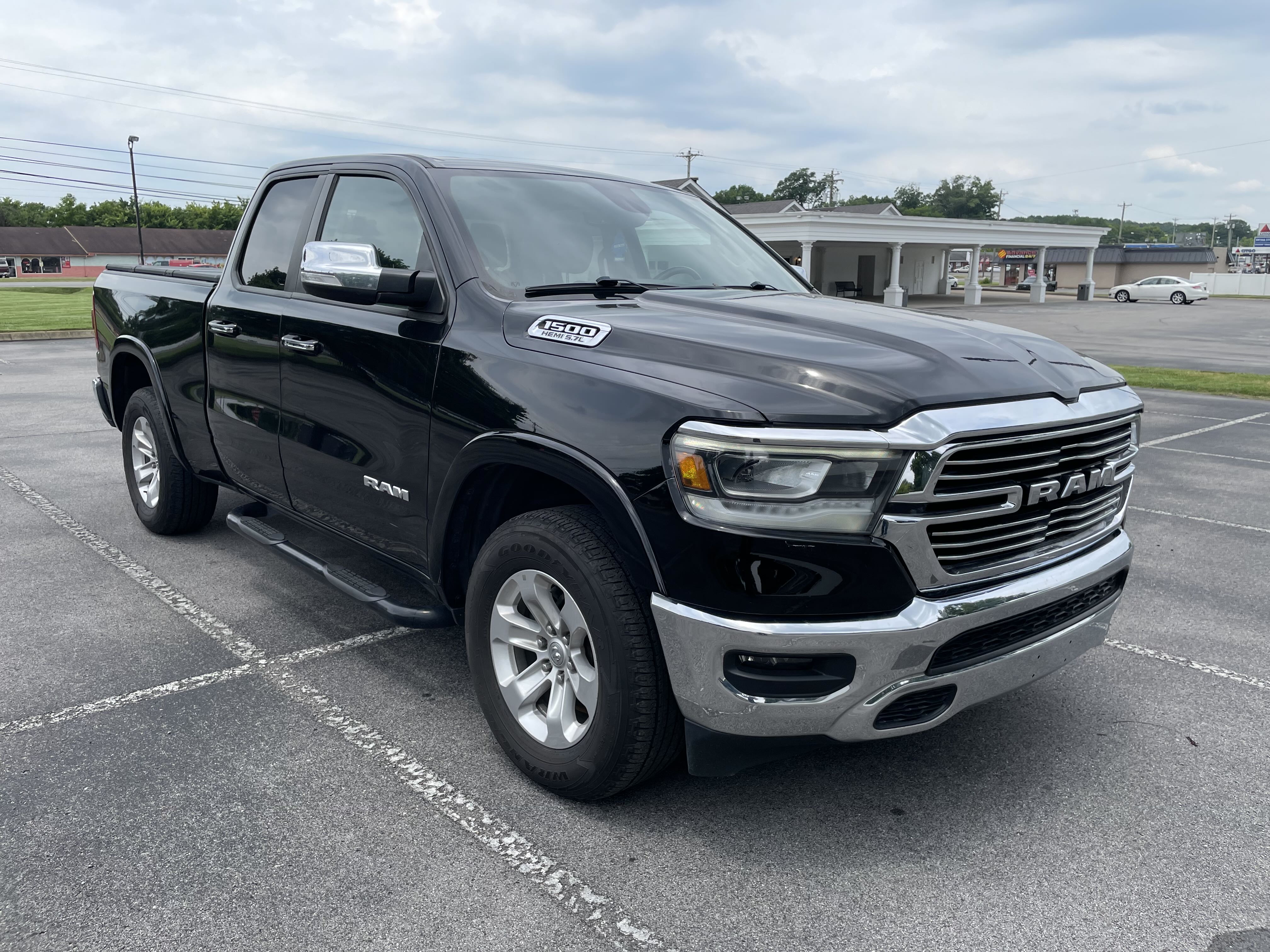 2020 Ram 1500 Laramie vin: 1C6SRFDT6LN303756