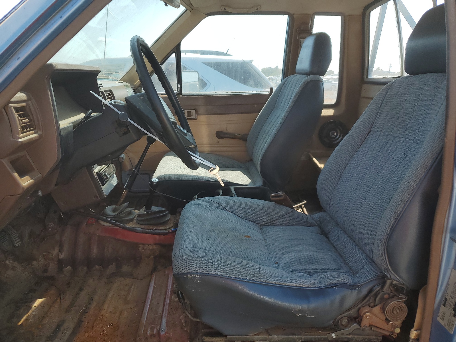 JT4RN66D1F5055431 1985 Toyota Pickup Xtracab Rn66 Dlx
