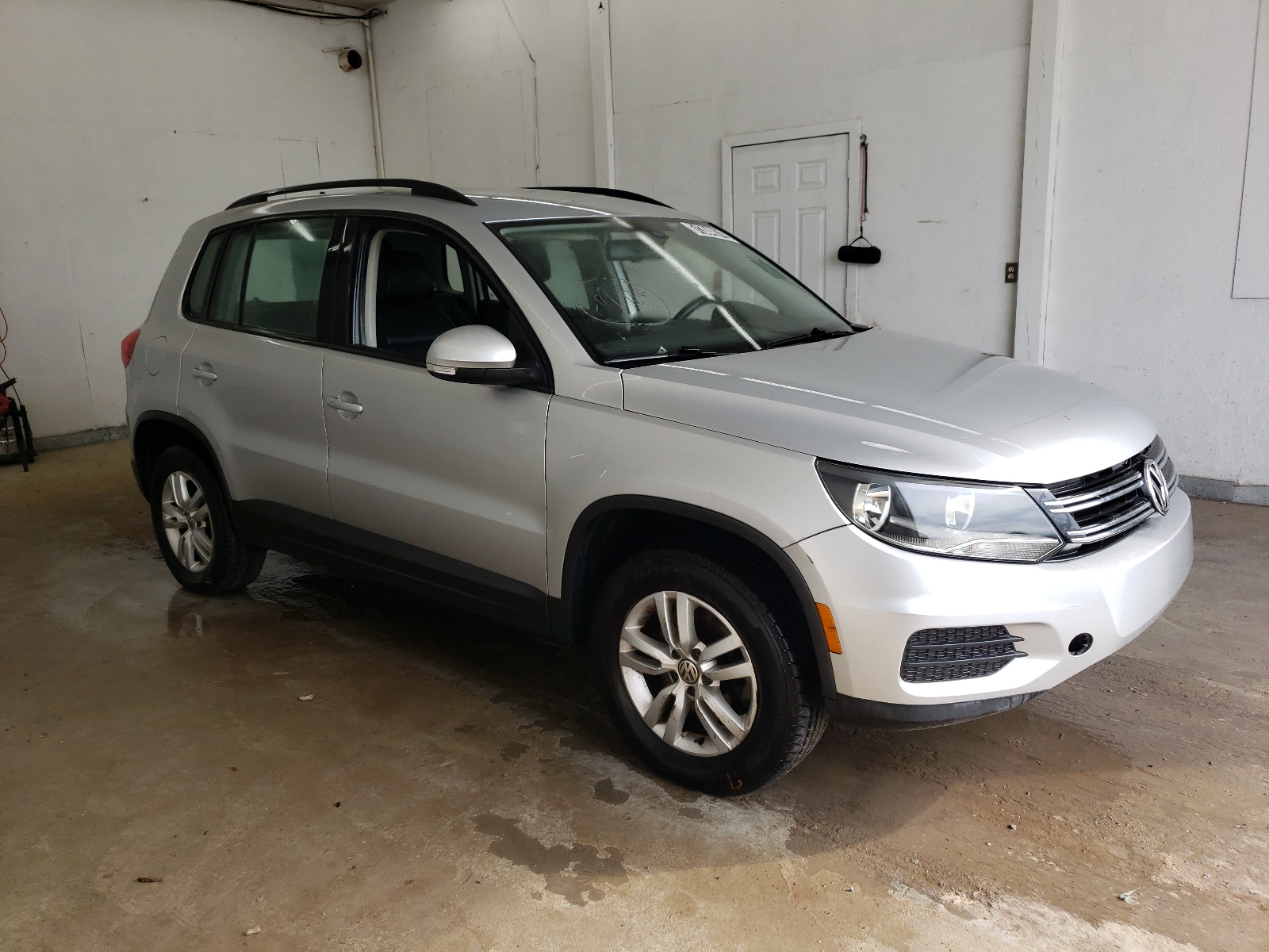 2017 Volkswagen Tiguan S vin: WVGAV7AX4HW502878