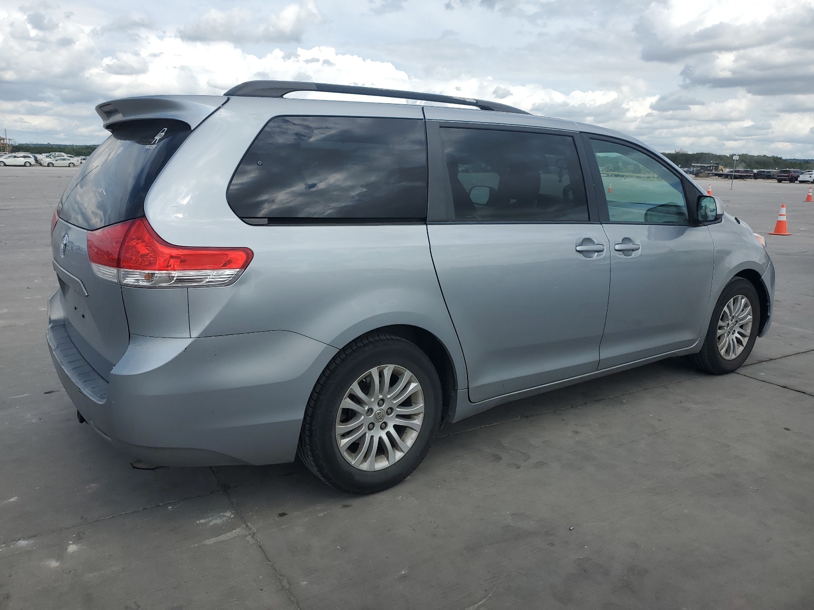 2014 Toyota Sienna Xle vin: 5TDYK3DC2ES446898