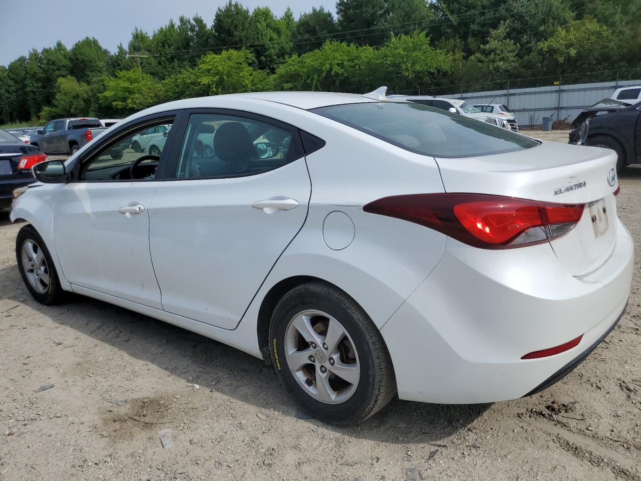 5NPDH4AE1FH647014 2015 HYUNDAI ELANTRA - Image 2