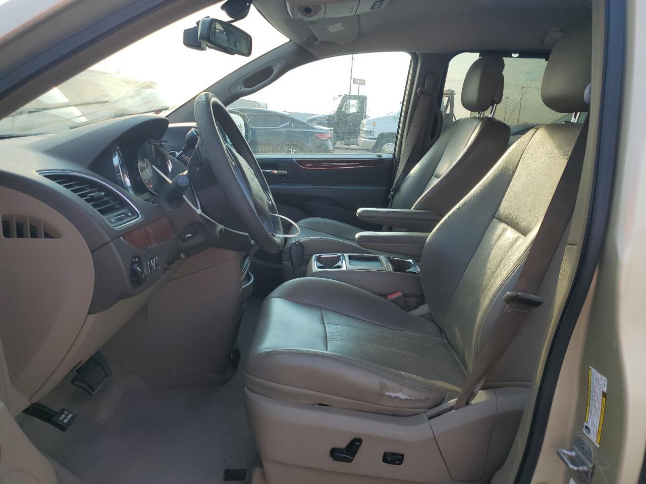 2011 Chrysler Town & Country Touring L VIN: 2A4RR8DGXBR677224 Lot: 63109644