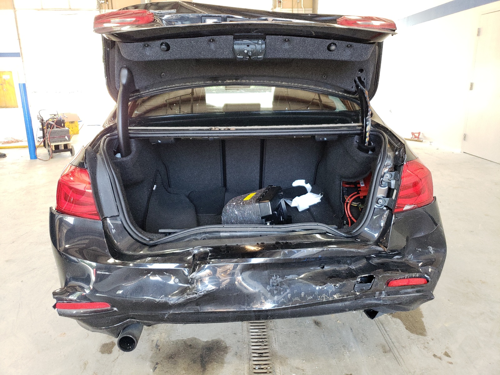 WBA8E5G56HNU23079 2017 BMW 320 Xi