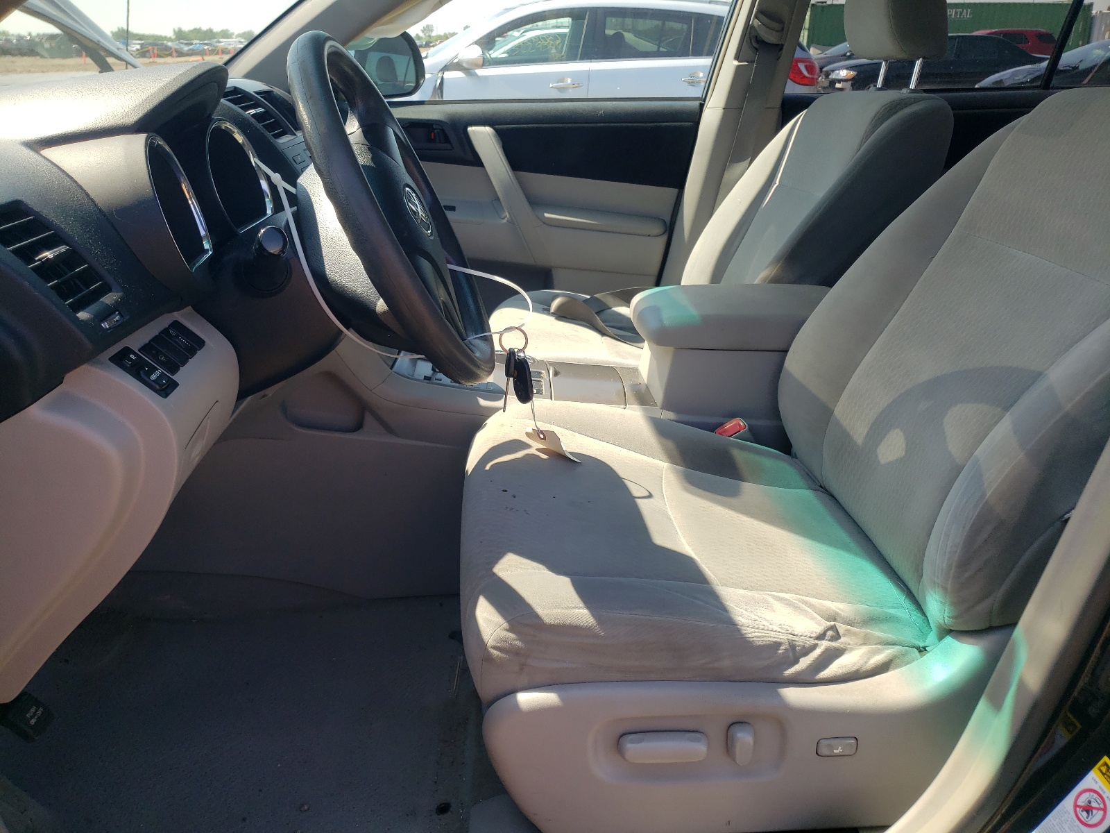 5TDBK3EH3AS005050 2010 Toyota Highlander