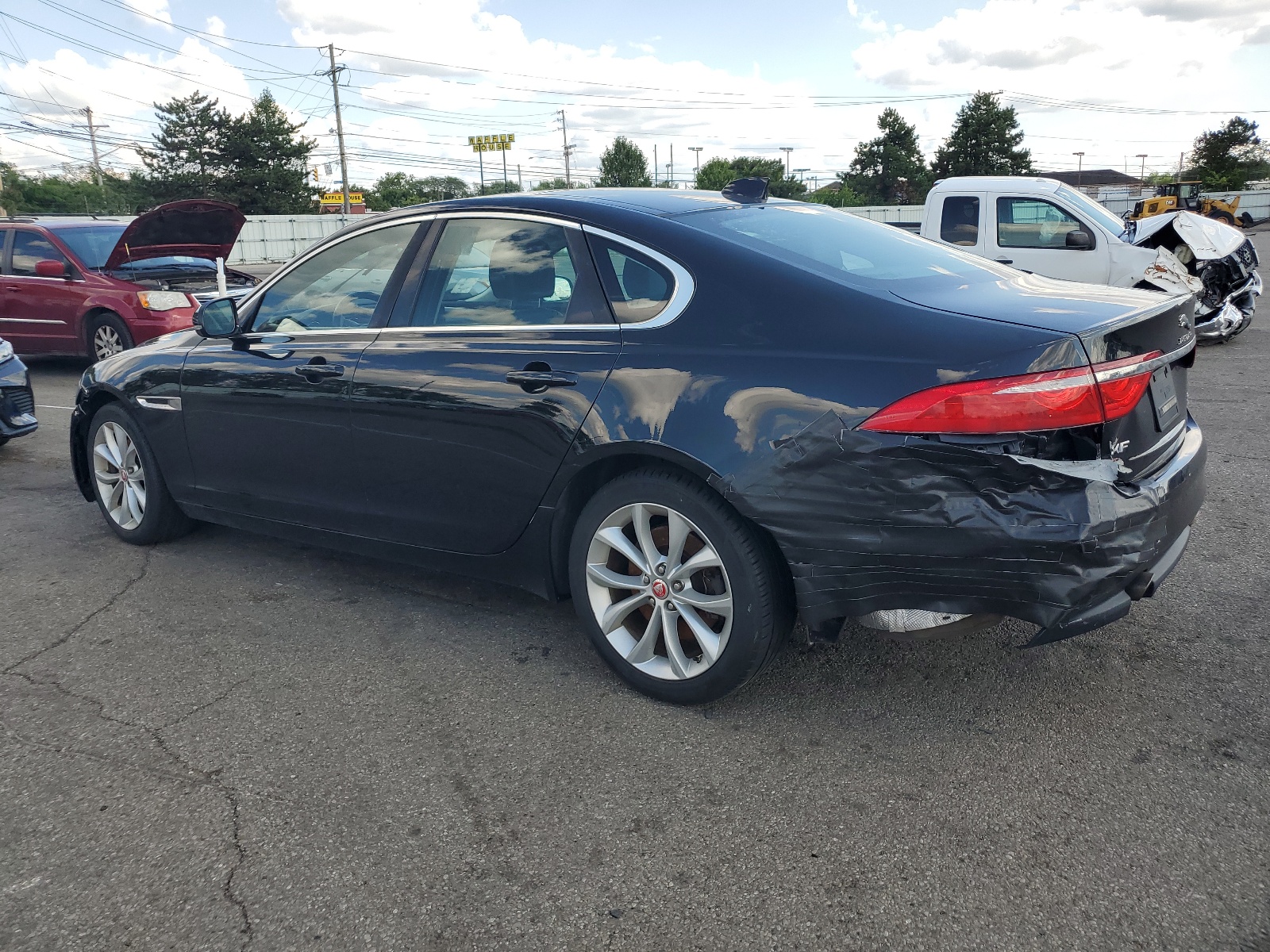 SAJBJ4FX1KCY79271 2019 Jaguar Xf Premium