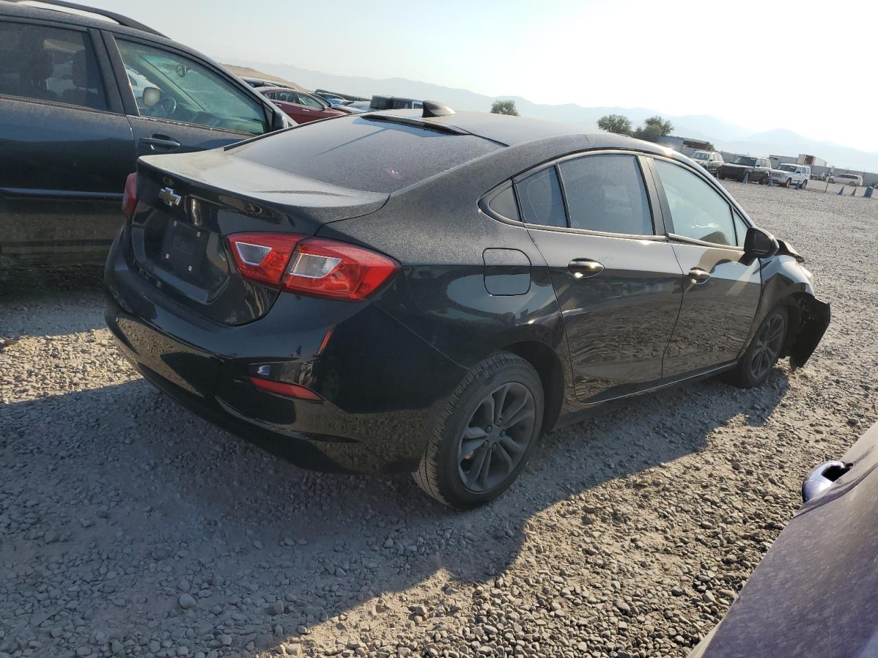 2019 Chevrolet Cruze - Image 3