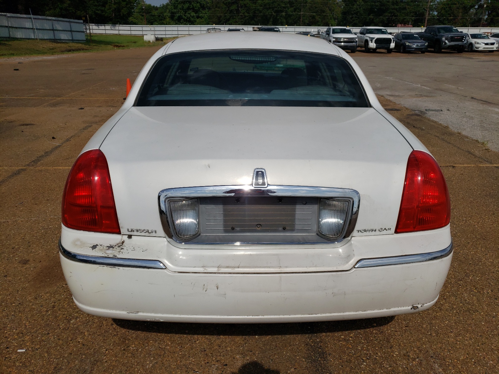 1LNHM81W53Y636892 2003 Lincoln Town Car Executive