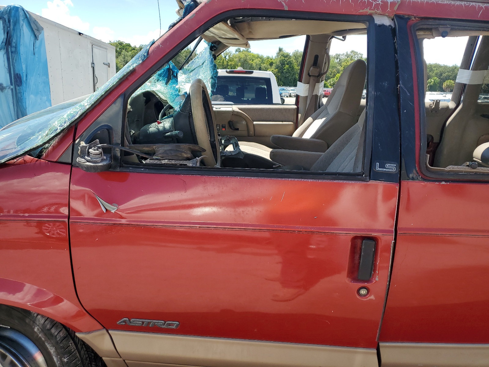 1GNDM19W0WB163853 1998 Chevrolet Astro