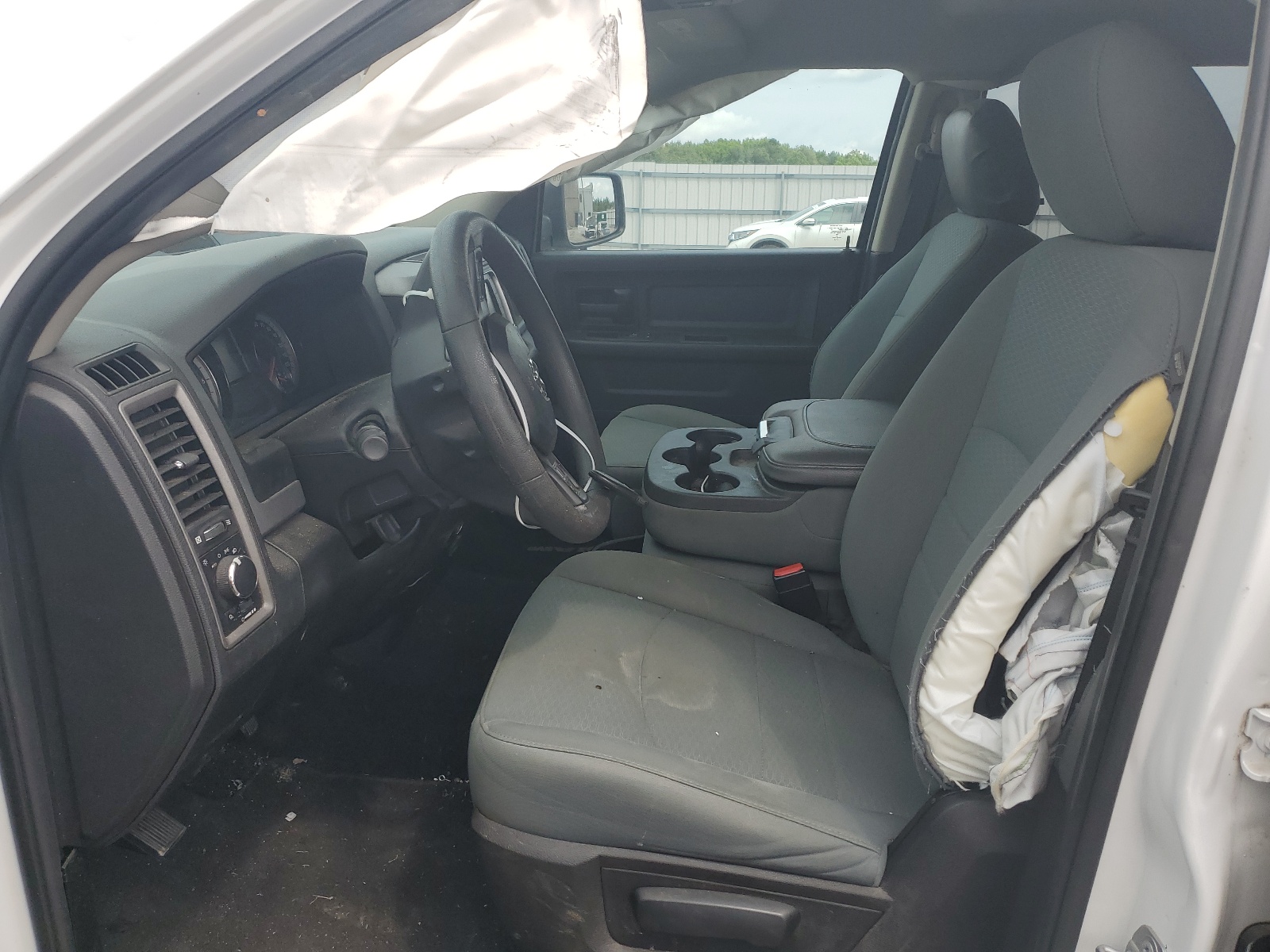 1C6RR7KT1KS598725 2019 Ram 1500 Classic Tradesman