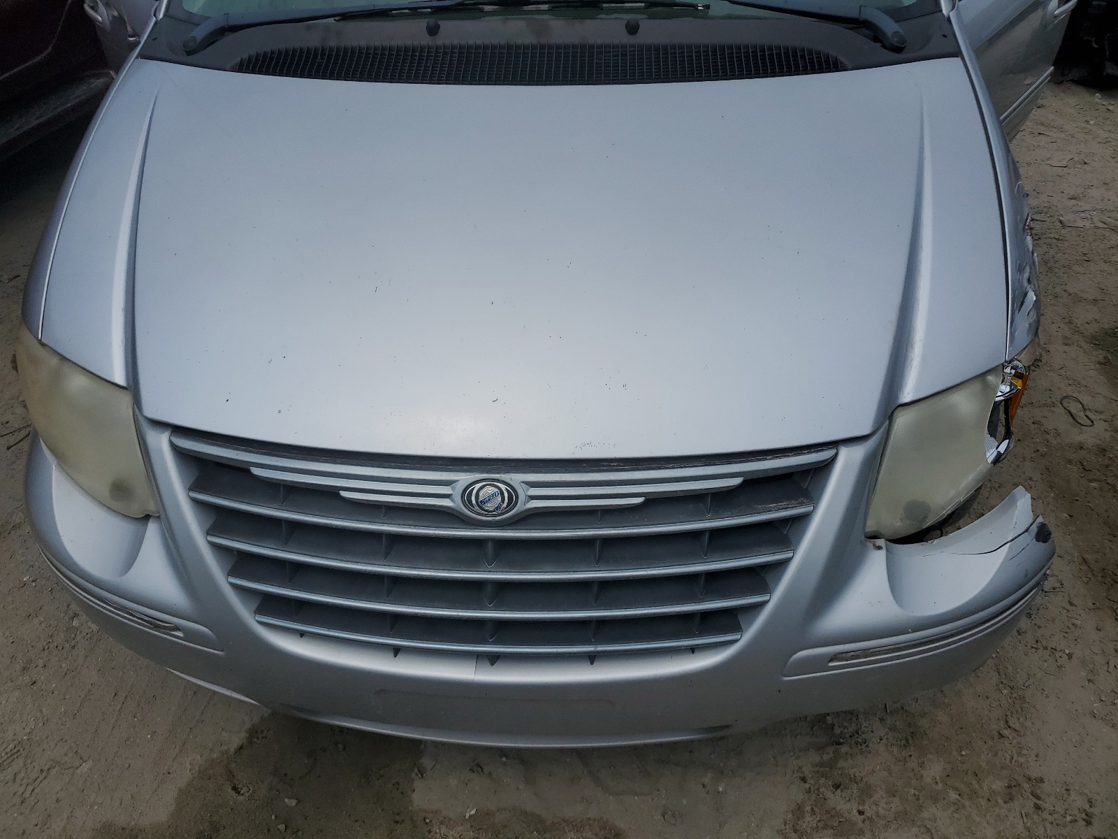 2C4GP54L05R383916 2005 Chrysler Town & Country Touring