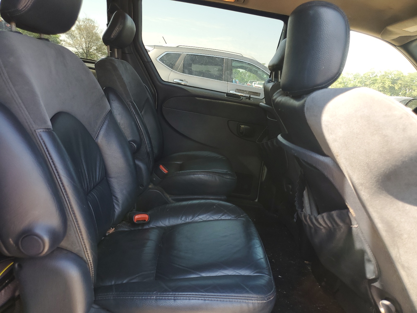 2C8GP64L31R208543 2001 Chrysler Town & Country Limited