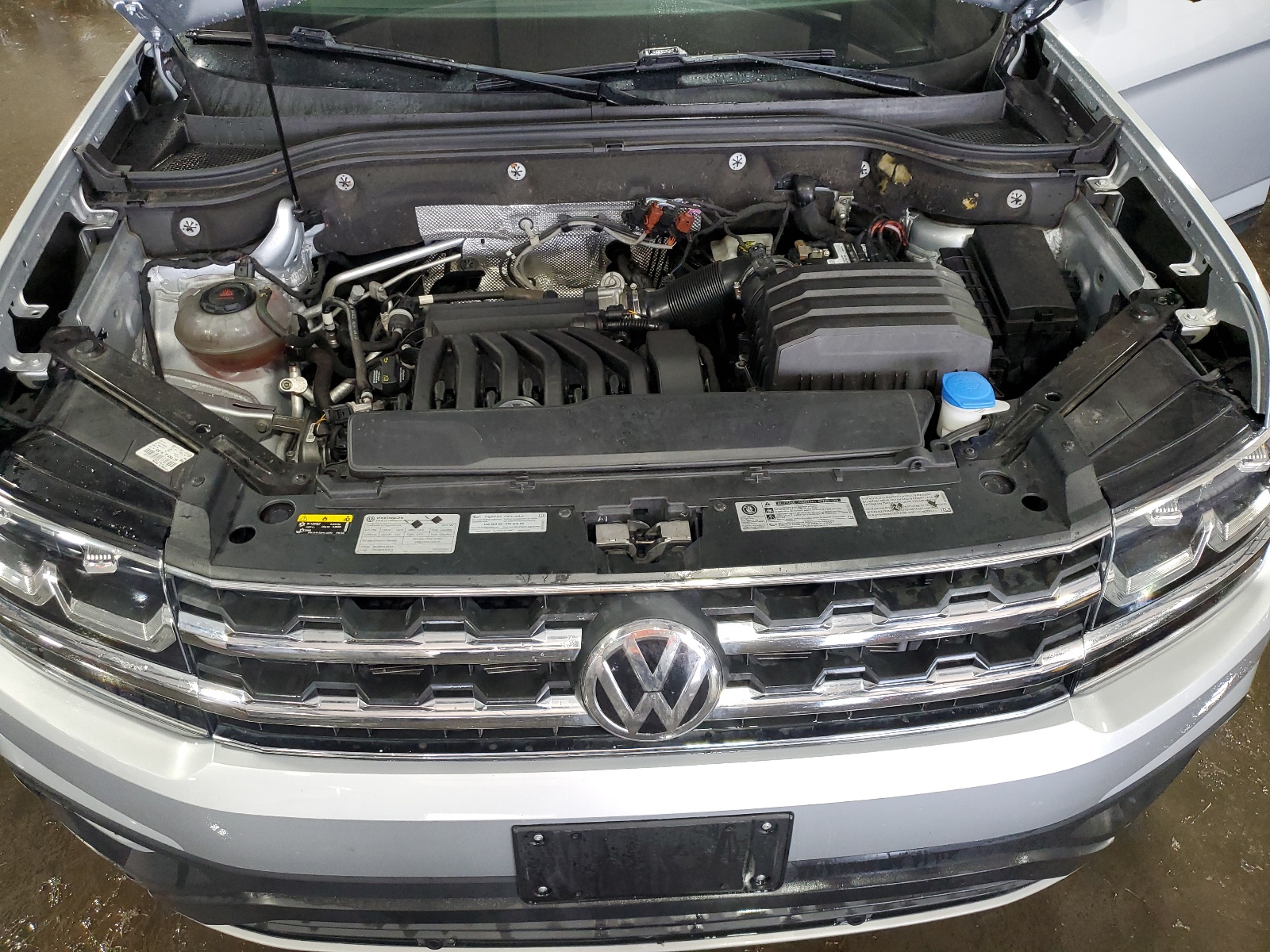 1V2NR2CA6JC580901 2018 Volkswagen Atlas Sel Premium