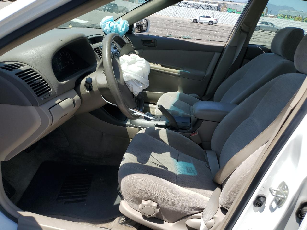 2003 Toyota Camry Le VIN: 4T1BE32K83U127260 Lot: 64278564