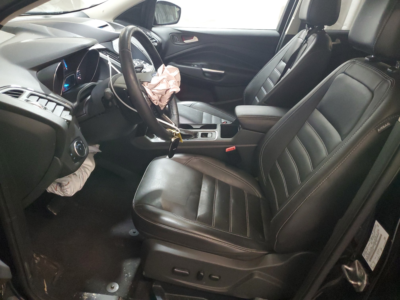 1FMCU9JD1HUB25869 2017 Ford Escape Titanium