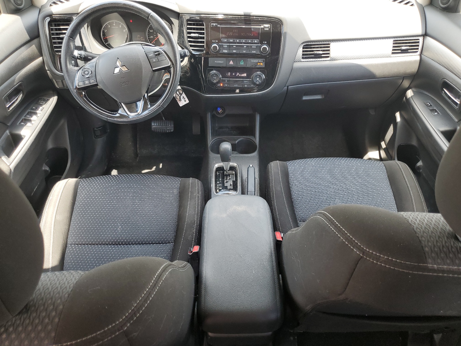 JA4AD2A37GZ039682 2016 Mitsubishi Outlander Es